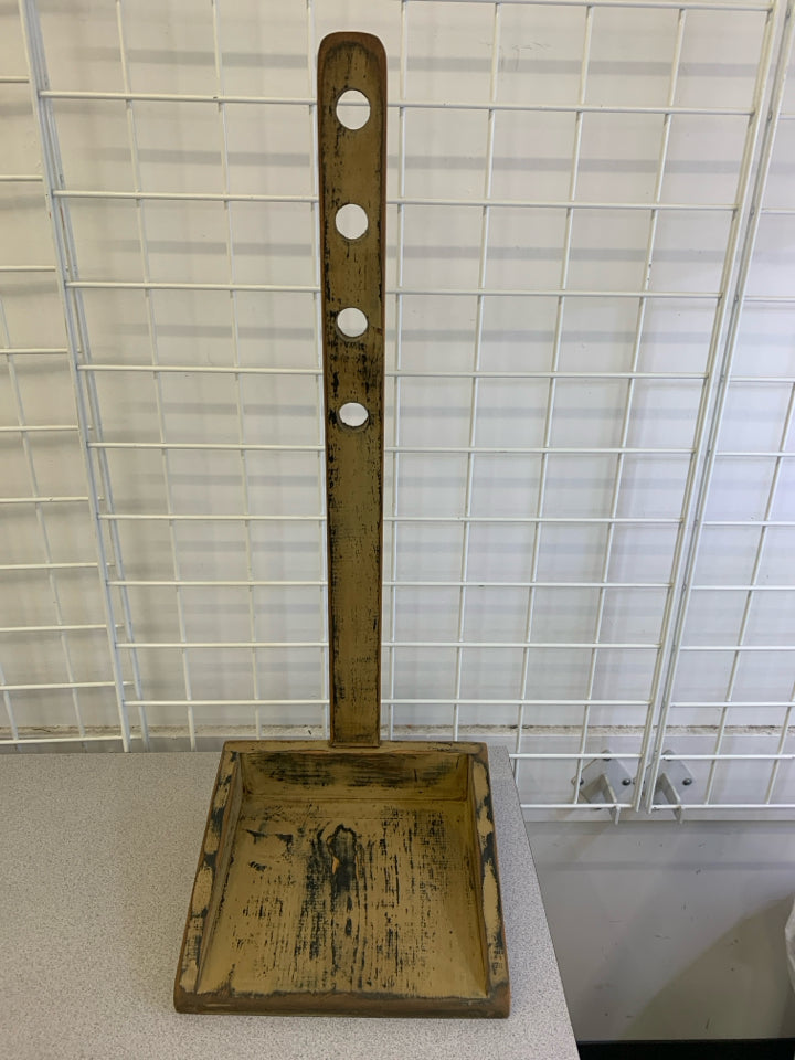 PRIMITIVE WOOD RUSTIC SHELF DECOR.