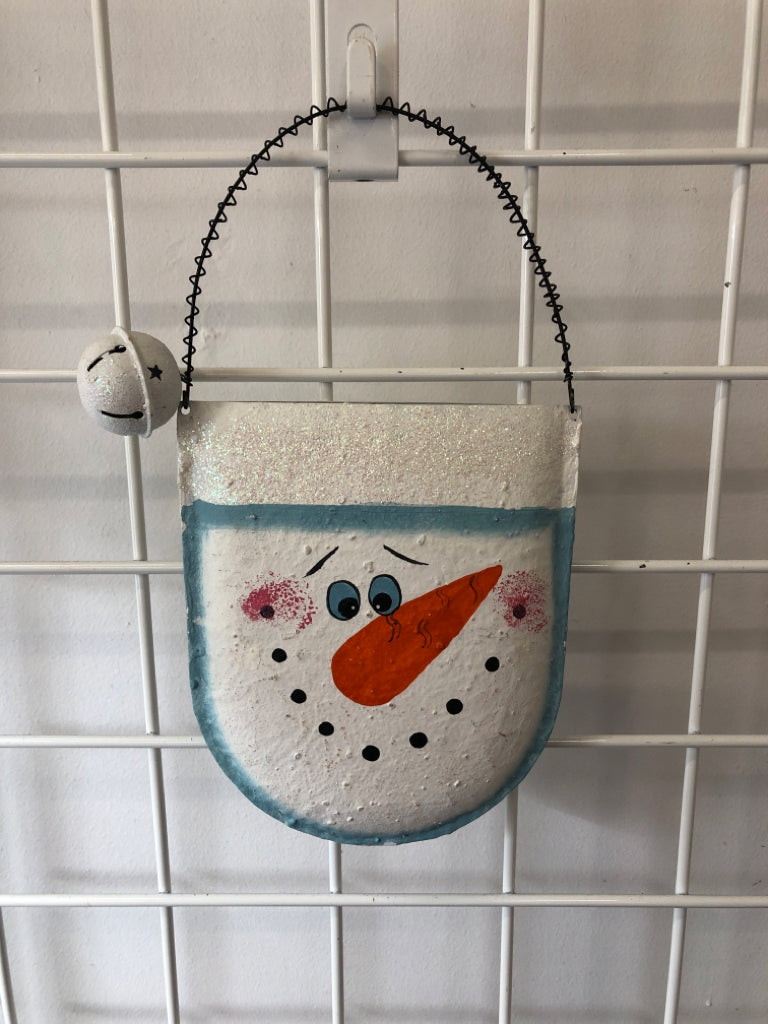 SNOWMAN WALL POCKET.