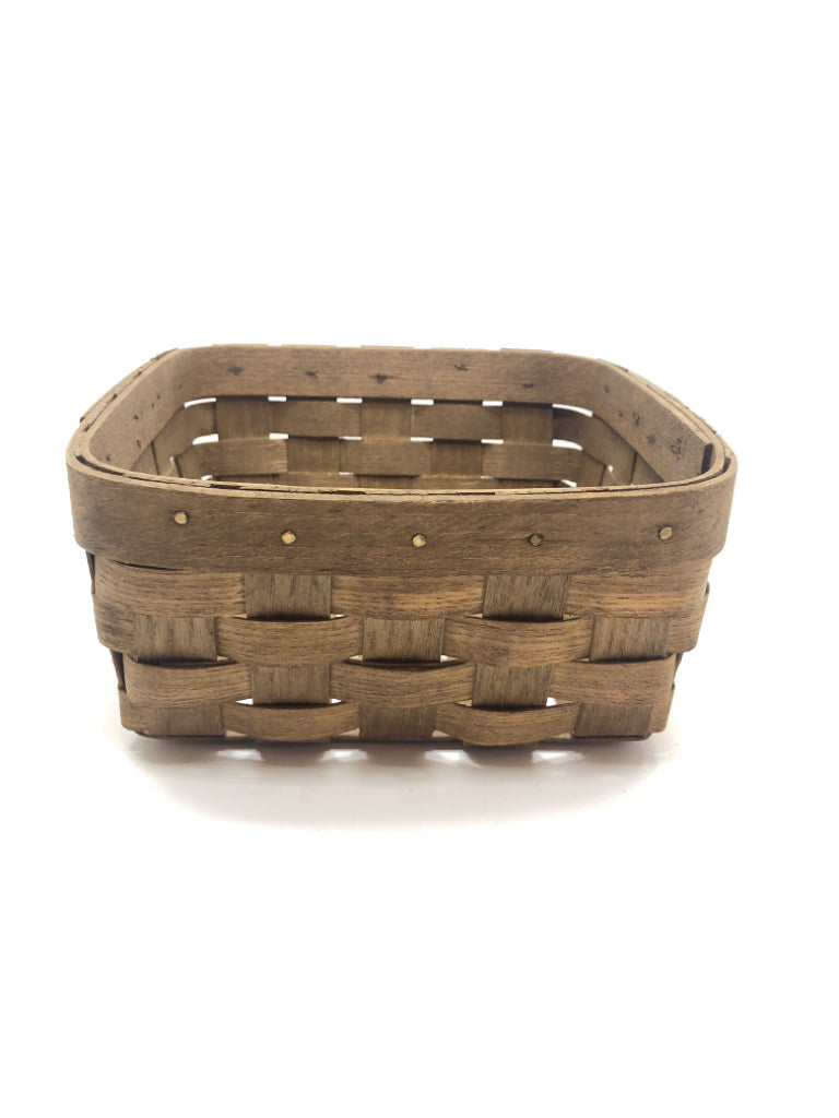 LIGHT BROWN WOVEN BASKET.