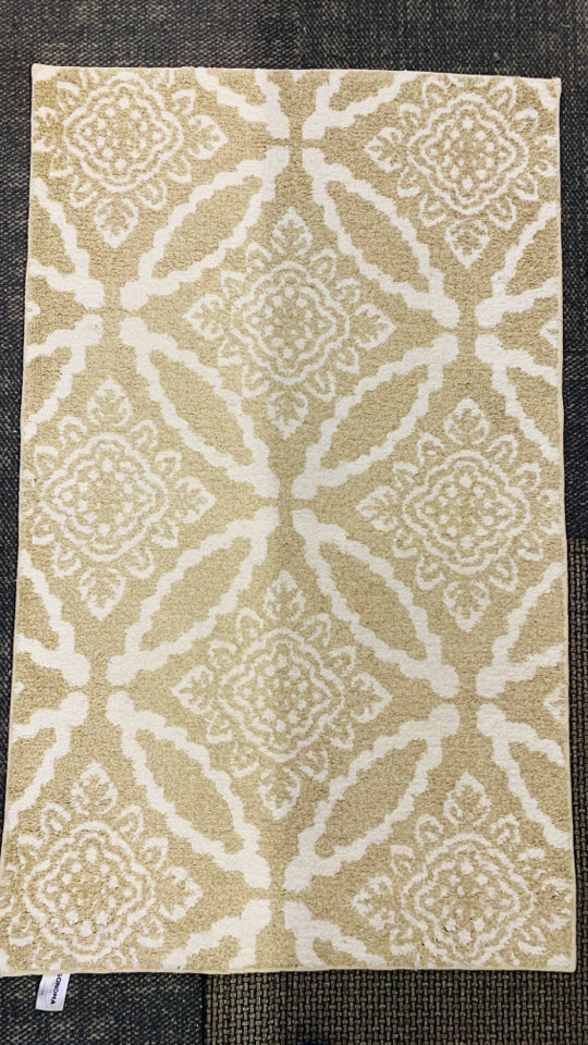 SONOMA TAN AND WHITE AREA RUG.