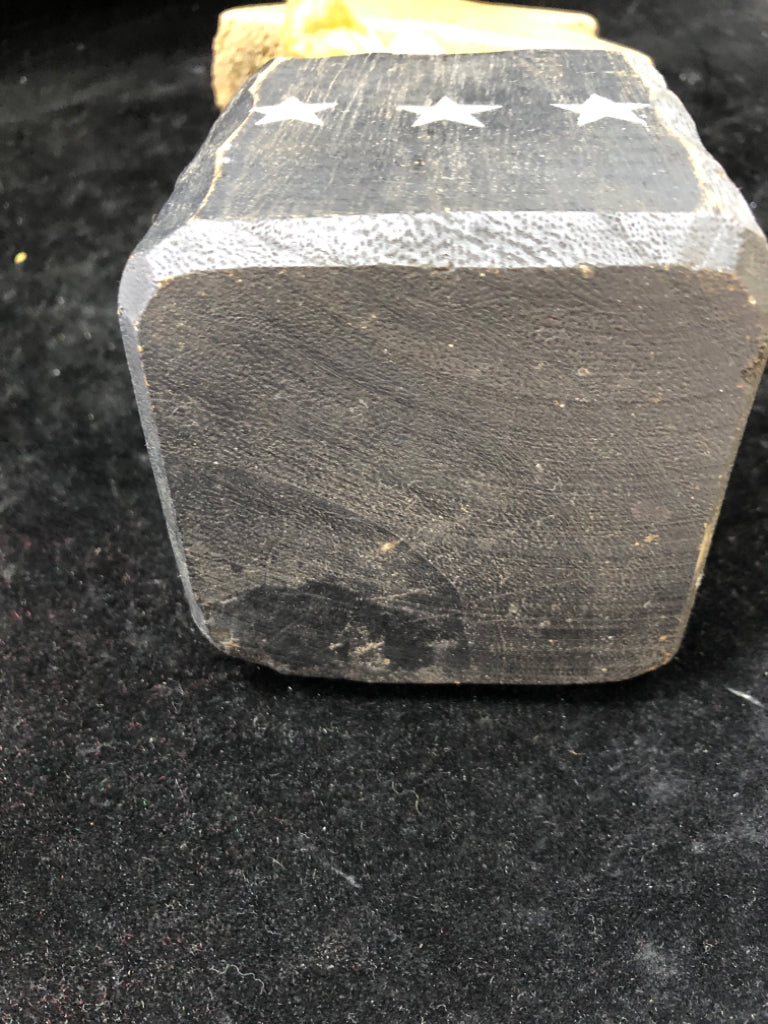 PRIMITIVE BROWN STAR ON BLACK BLOCK WHITE STARS.