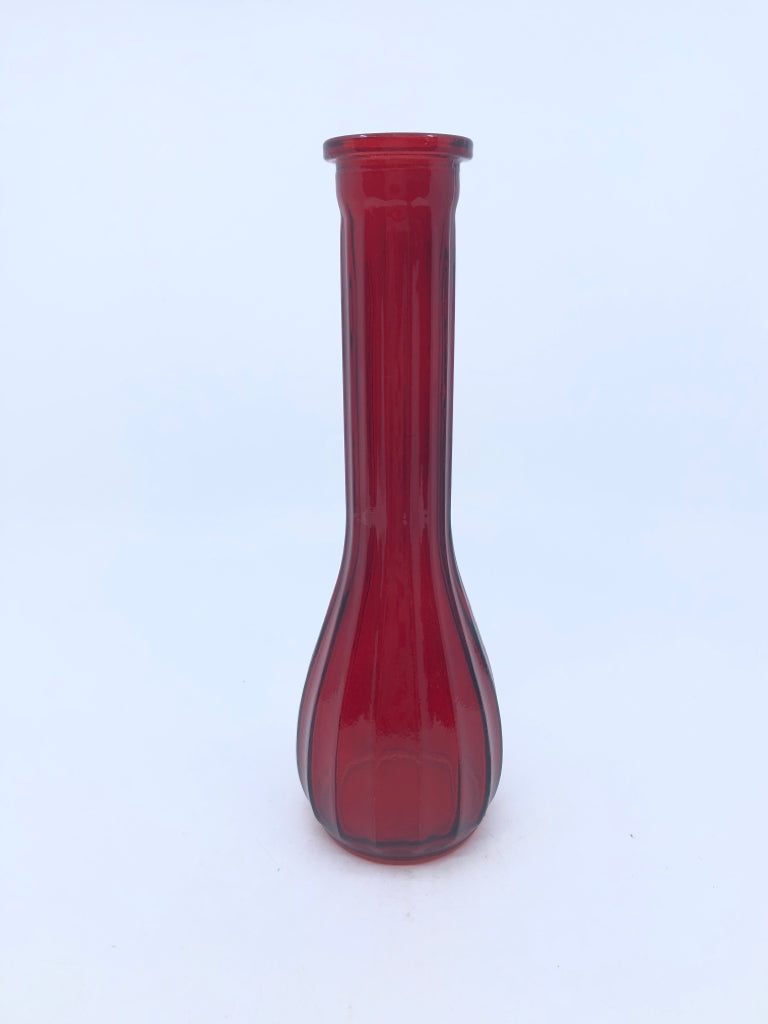 RED RIBBED BUD VASE.