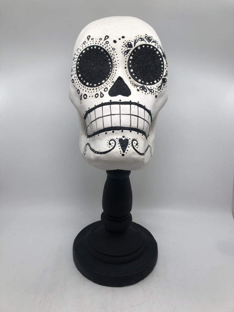 RESIN SUGAR SKULL DESK DECOR.