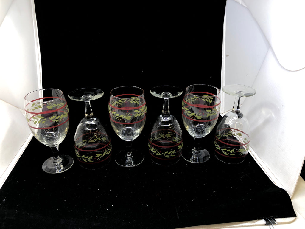 6 PAINTED HOLLY WINE GLASSES.
