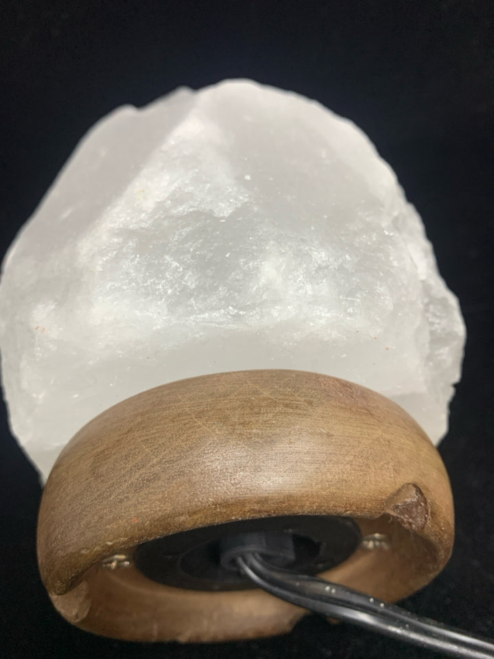 WHITE SALT LAMP.