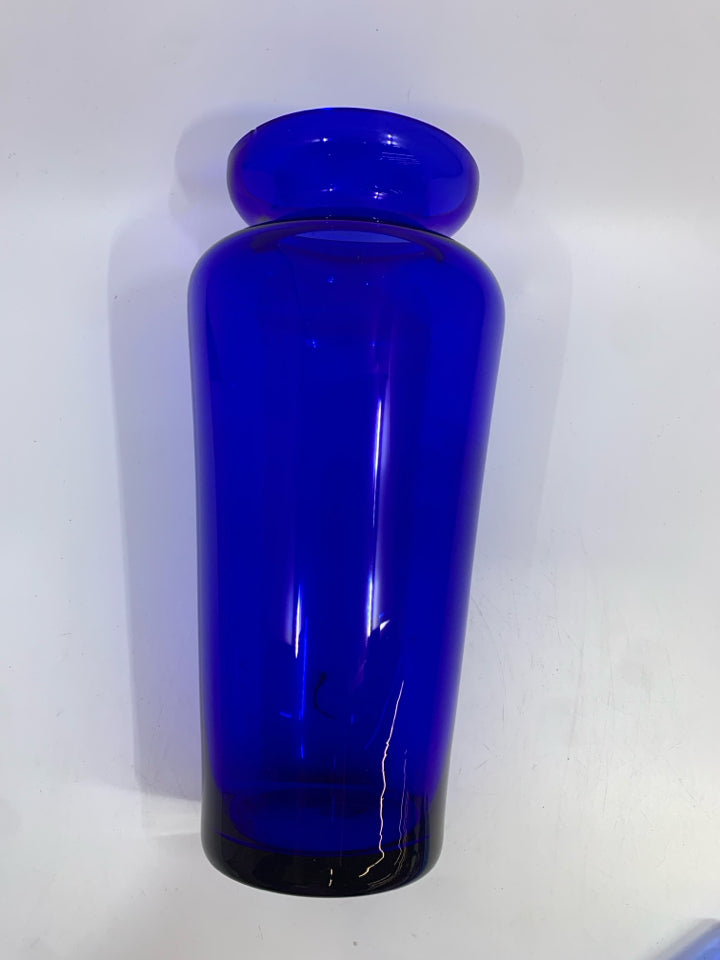 COBALT BLUE GLASS VASE.
