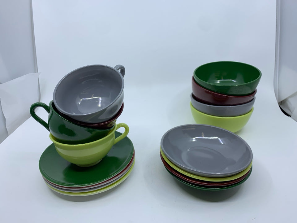 16PC VTG COLORFUL GLASS SERVING SET - 4 CUPS, 4 SAUCERS, 4 BOWLS, 4 SMALL BOWLS.