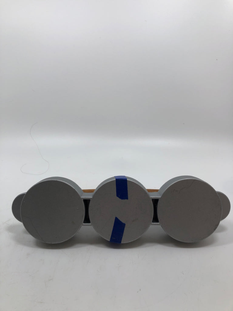 3 SLOT HAMBURGER SLIDER PRESS W/WOOD HANDLE.