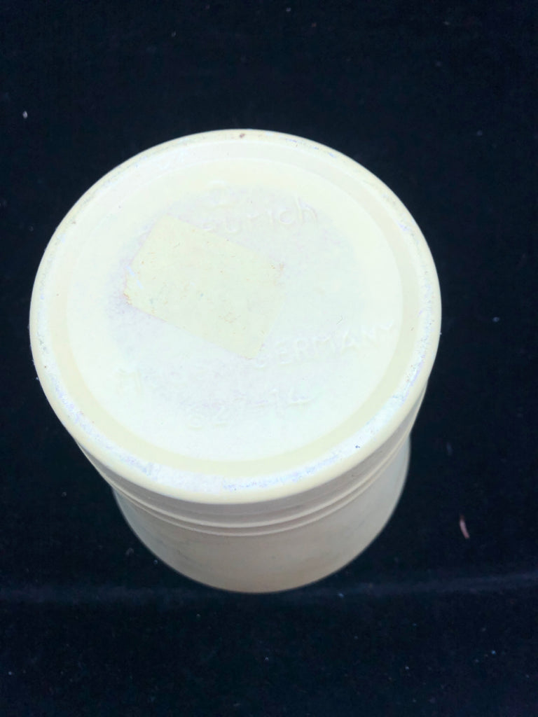 YELLOW CERAMIC ROUND PLANTER POT.