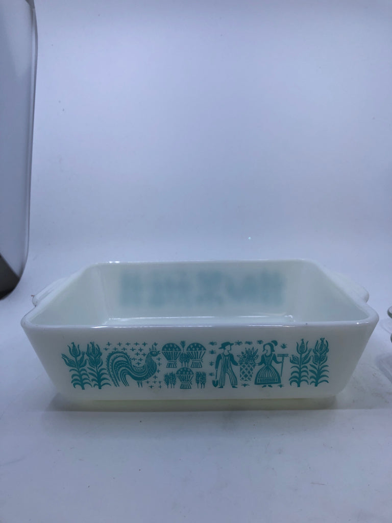 VTG PYREX AMISH BUTTERPRINT FRIDGE DISH W LID.