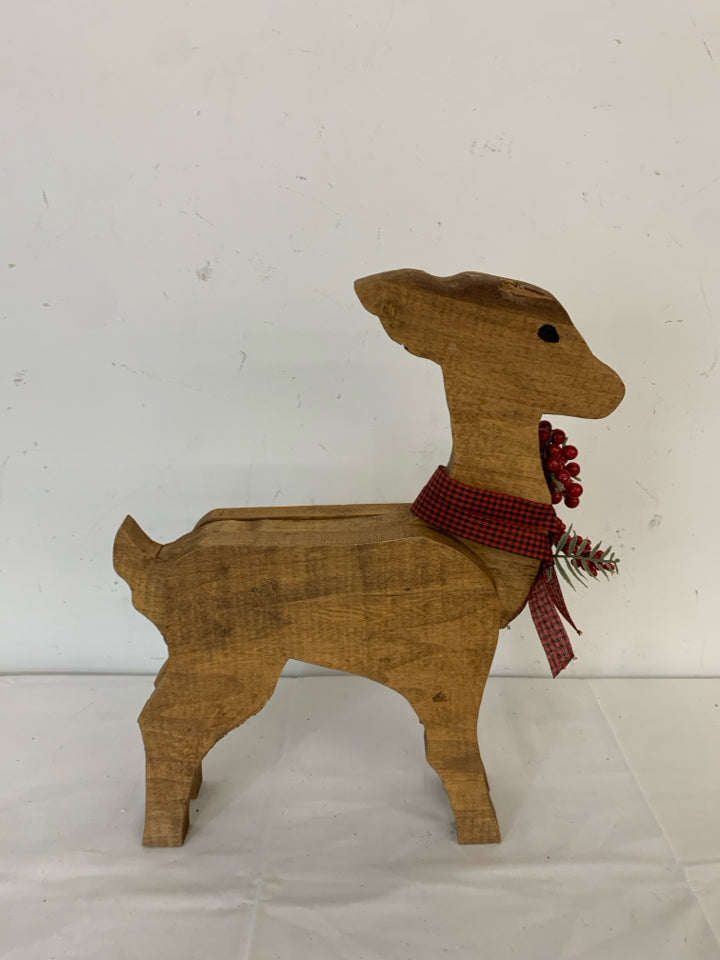 WOODEN REINDEER W PIP NECK.