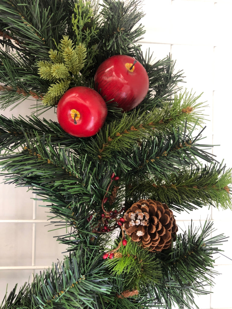 APPLE, PINECONE AND WINTER PIP WREATH.