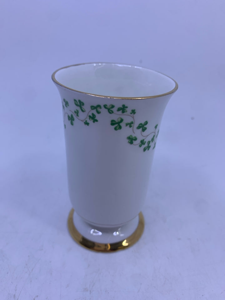 SMALL WHITE SHAMROCK MUG.