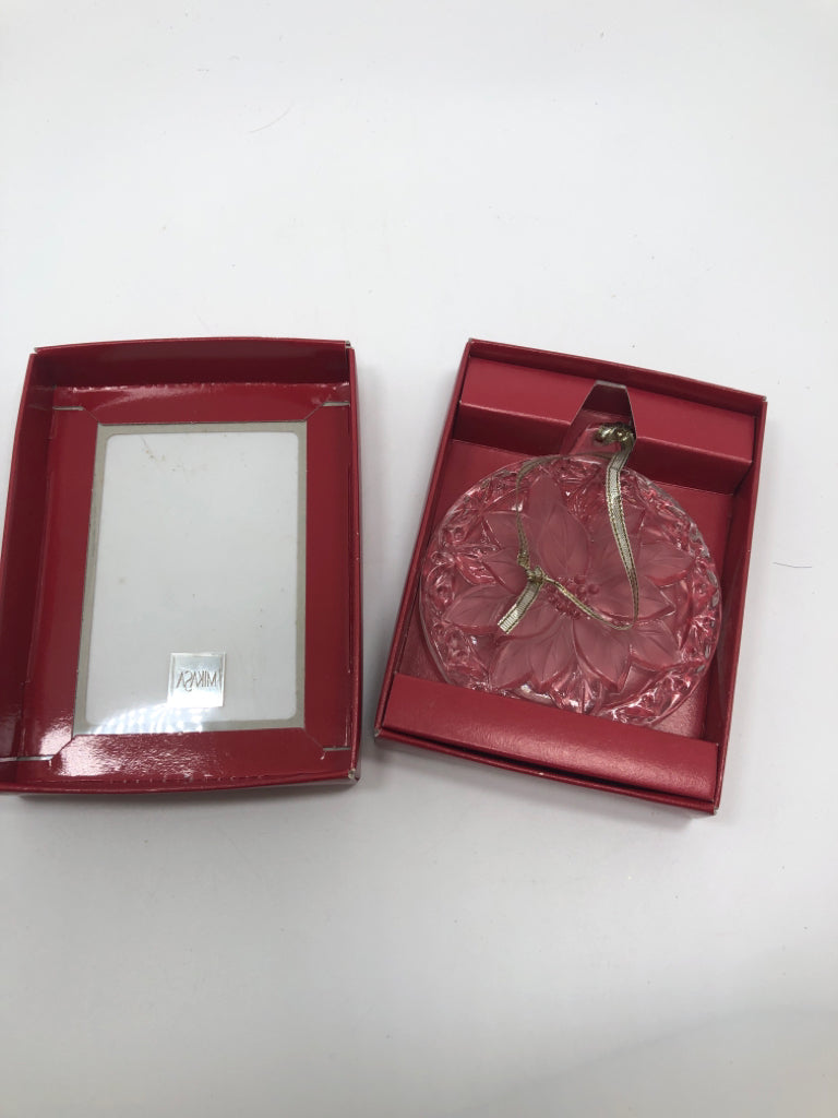 NIB CLEAR GLASS POINTSETTIA ETCHED ORNAMENT- MIKASA.