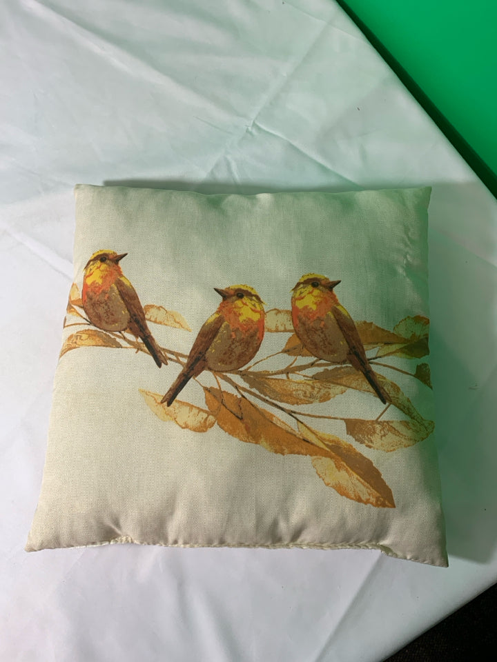 WHITE ACCENT PILLOW 3 ORANGE BIRDS.