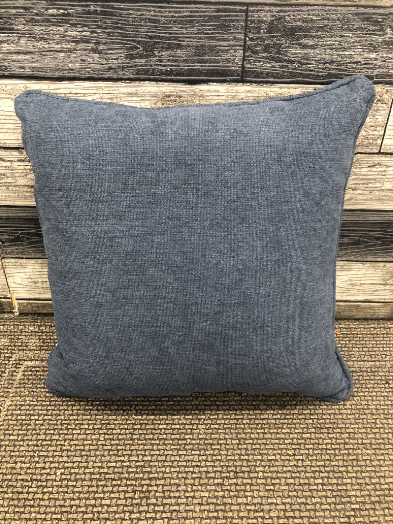 NAVY RIBBED ACCENT PILLOW.