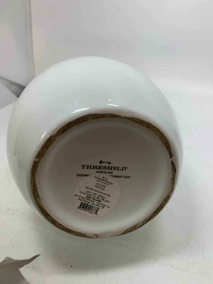LARGE PORCELAIN PITCHER/VASE.