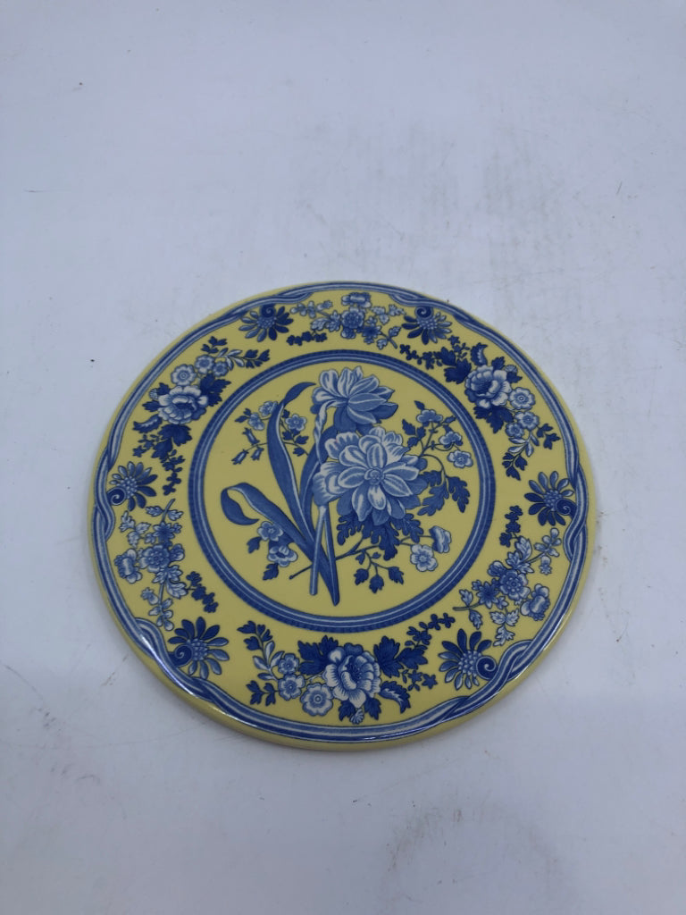 ROUND YELLOW AND BLUE SPODE WALL HANGING TILE.