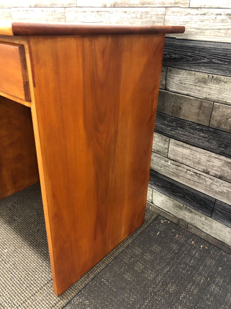 SOLID WOOD STUDENT DESK.