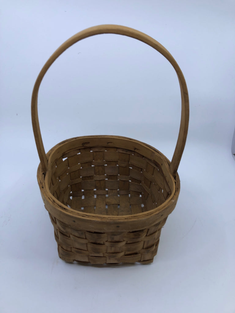 SMALL BASKET W BIG HANDLE.