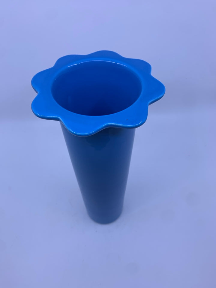 BLUE FLARED TOP FLORAL SHAPE VASE.