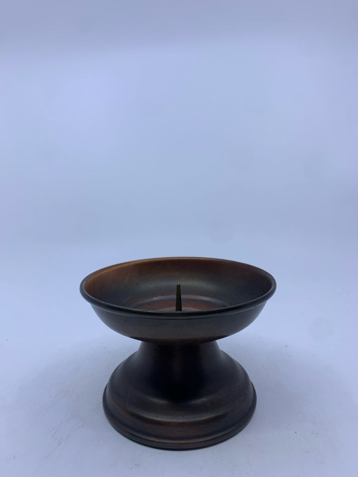 BRONZED METAL PILLAR CANDLE HOLDER.