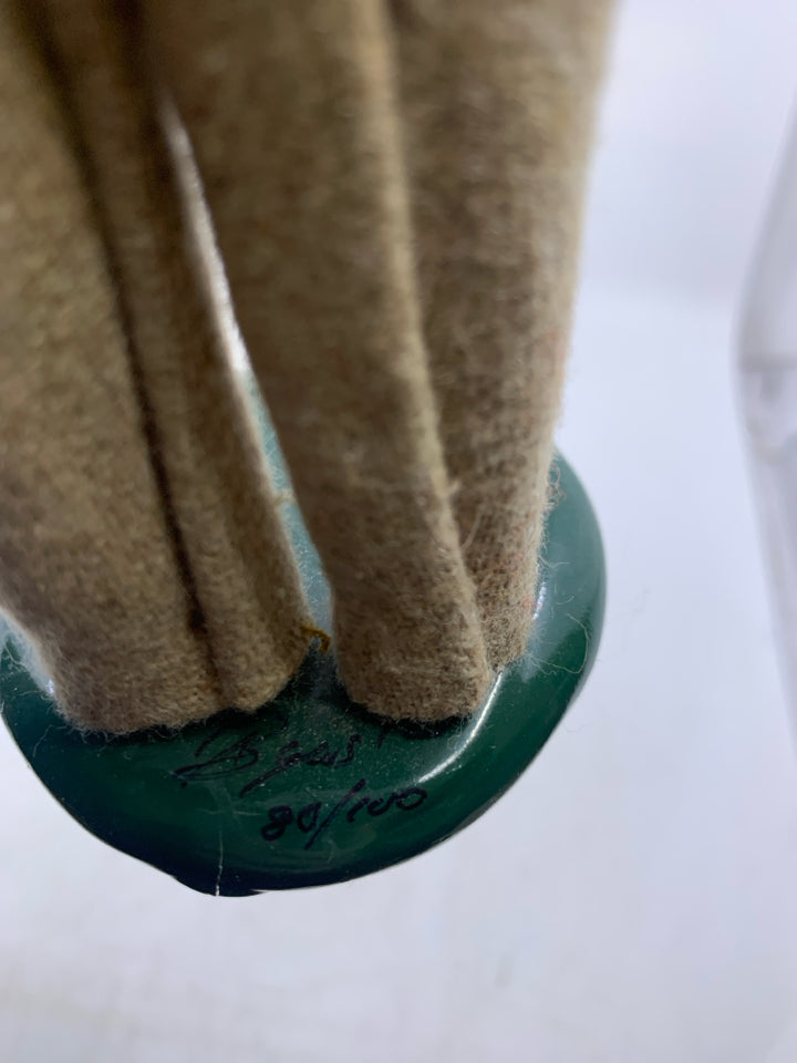 BOY CAROLER W/ GLASSES MUISC NOTES PINK BOW TIE 1992 BYERS' CHOICE.