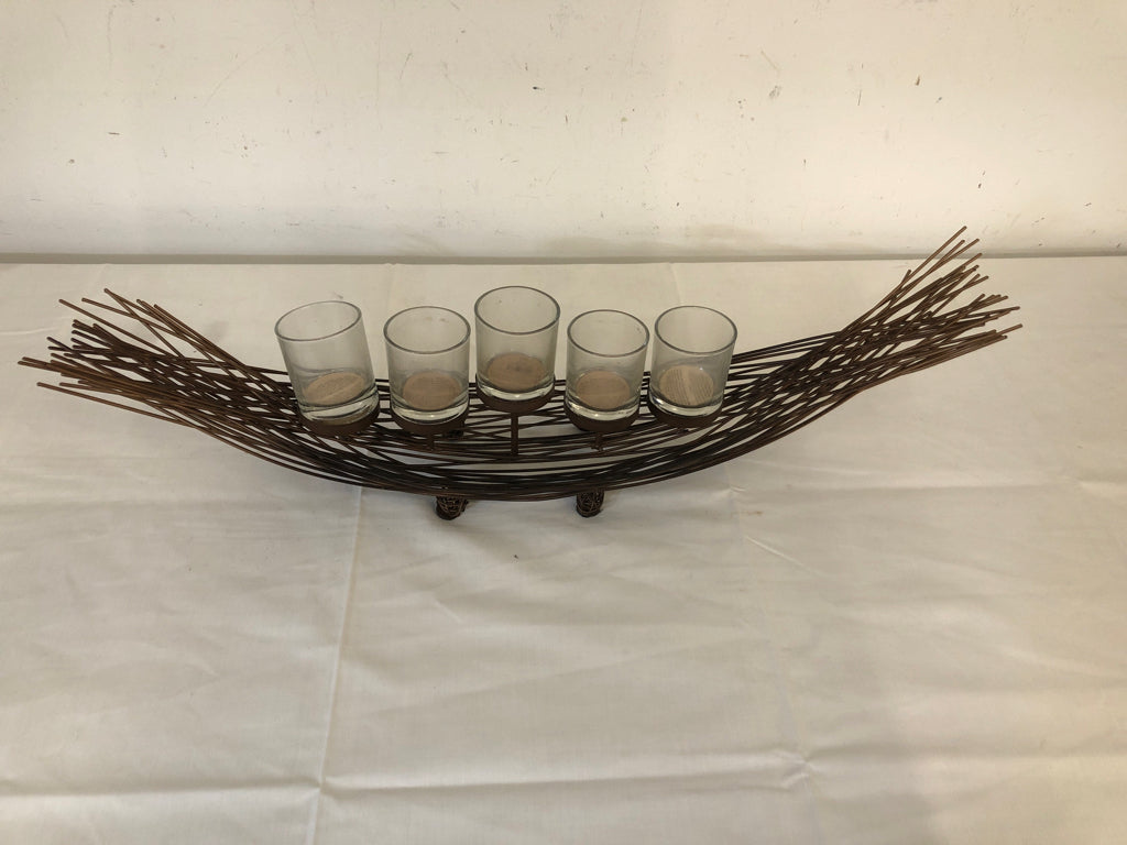 METAL TEA LIGHT TWIG CENTERPIECE.