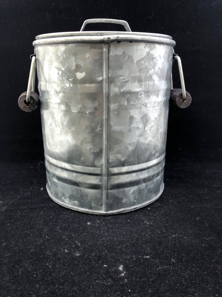 "DRINKS" METAL BUCKET W ICE TONGS.