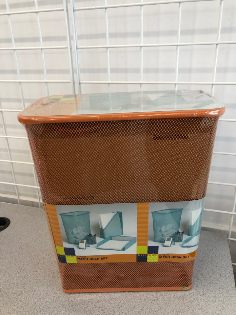 NIP 5PC MESH DESK SET.