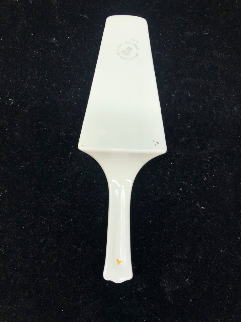 BROWN AND RED FLORAL CAKE SERVER.