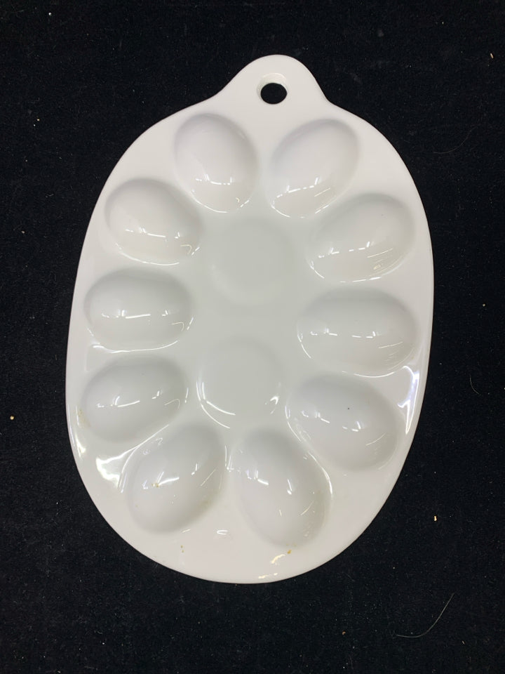 VTG YELLOW DEVILED EGG PLATE.