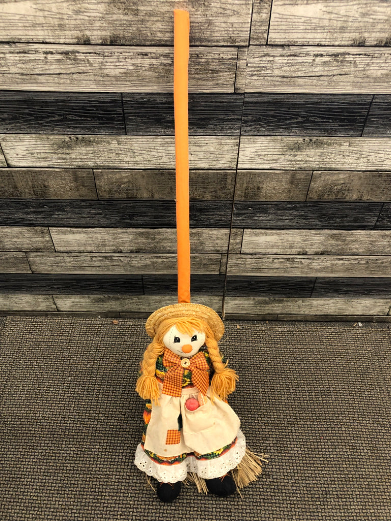 LADY SCARECROW BROOM DECOR.