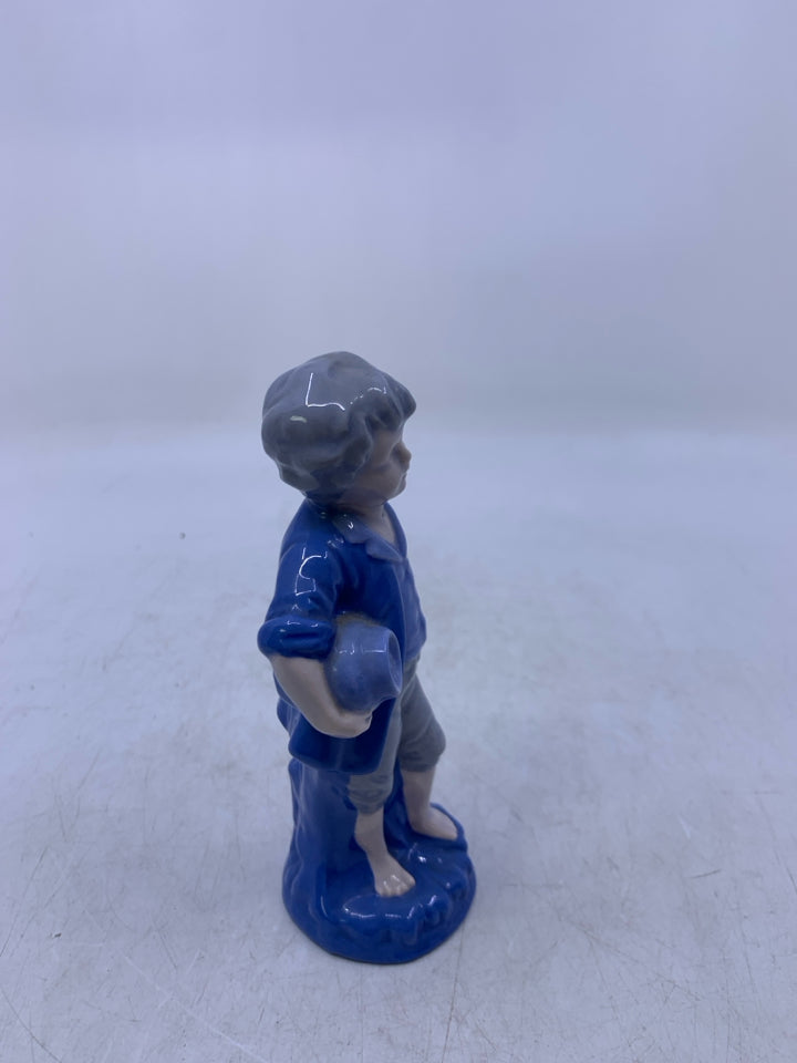 BLUE/GREY BOY W/ HAND ON HIL HOLDING VASE FIGURINE.