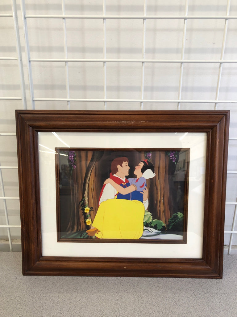 SNOW WHITE AND PRINCE DISNEY PRINT IN WOOD FRAME.