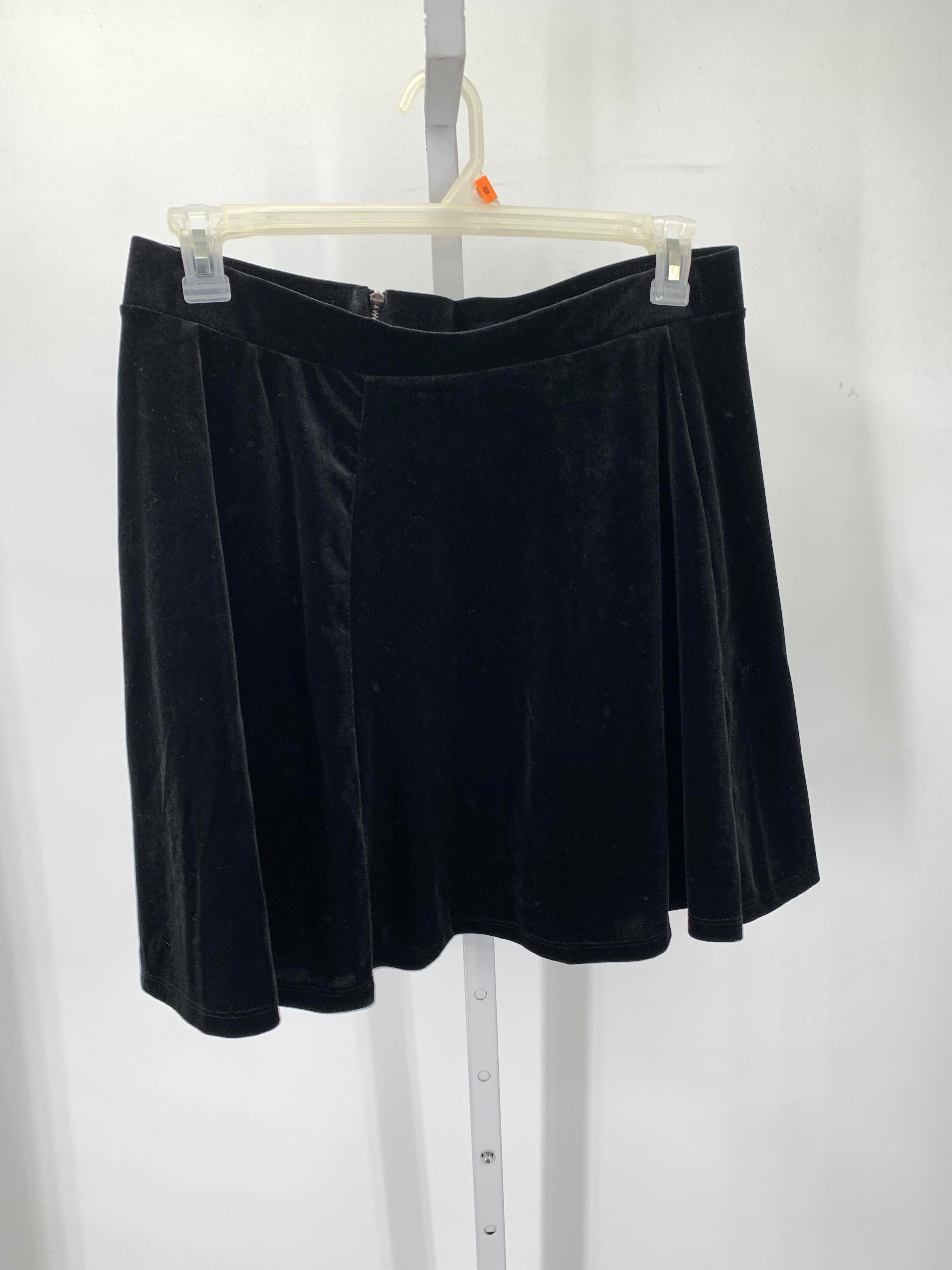 Divided Size Large Juniors Skirt