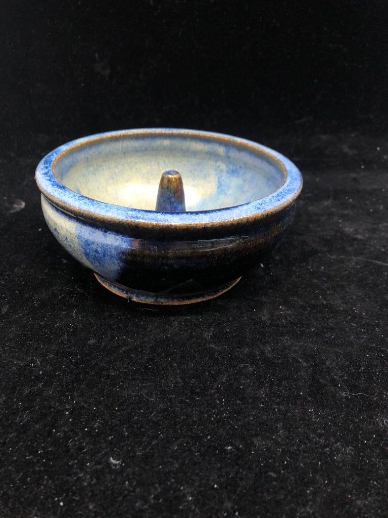 BLACK + BLUE POTTERY APPLE BAKER.