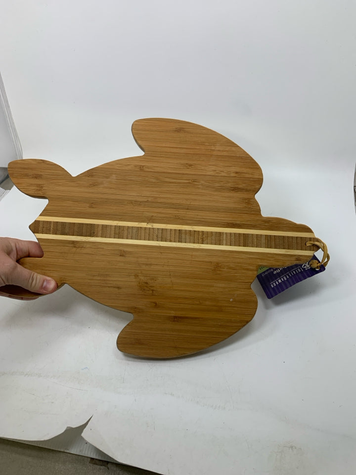 BAMBOO TURTLE SHAPED CUTTING BOARD W/ TAG.