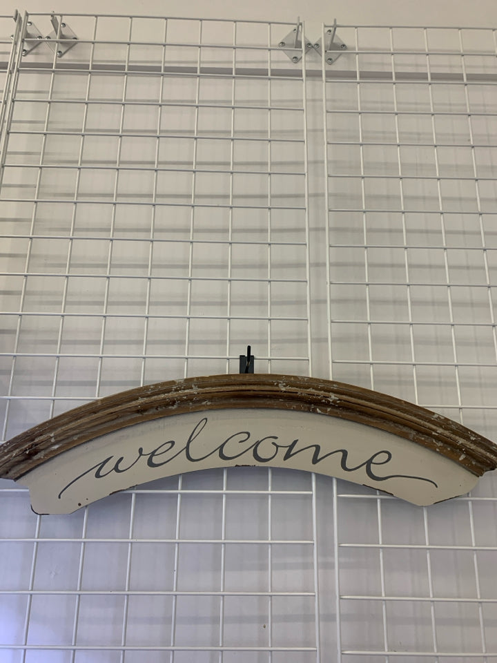 ARCH "WELCOME" WALL HANGING.
