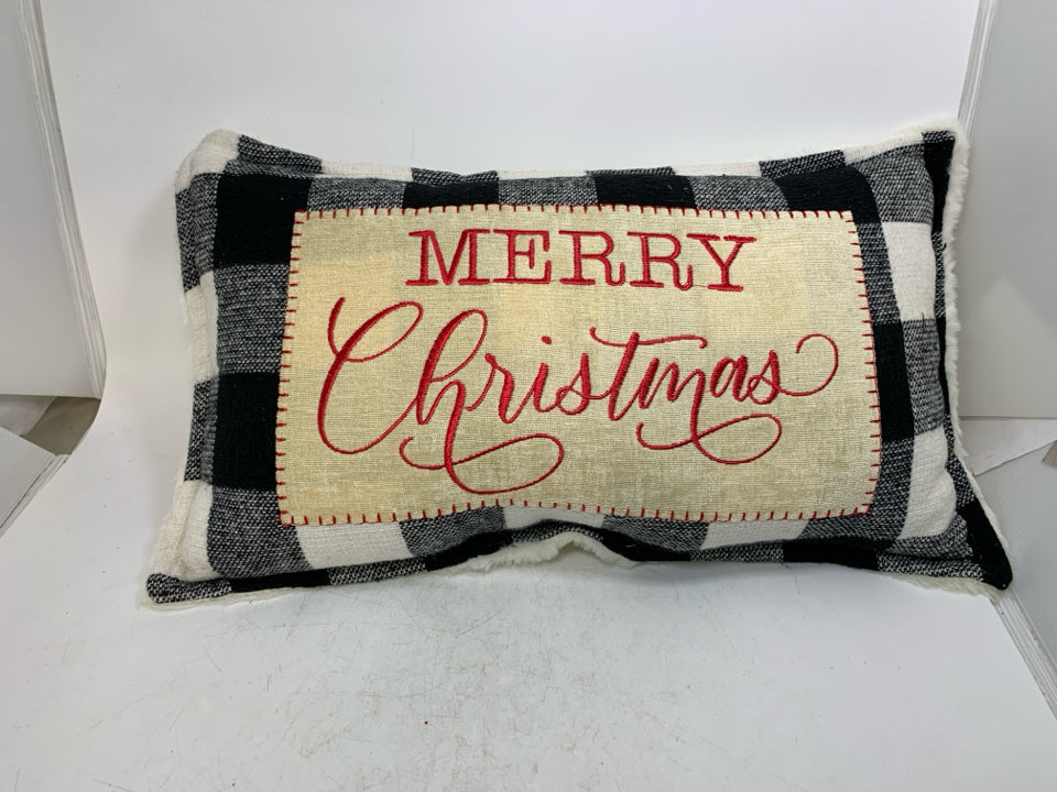BUFFALO PLAID MERRY CHRISTMAS PILLOW.