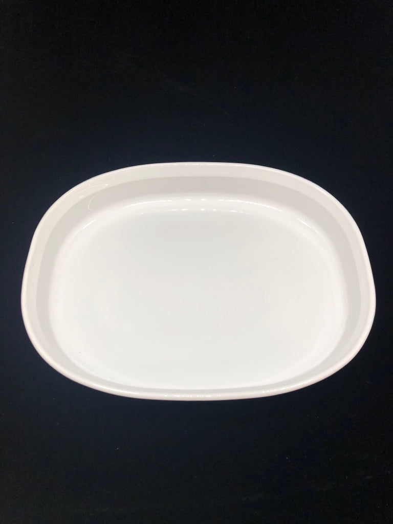 WHITE OVAL CASSEROLE DISH.