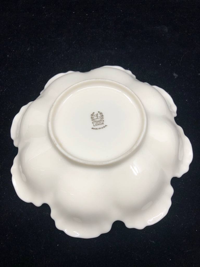 LENOX SHELL-LIKE PATTERN SMALL BOWL.