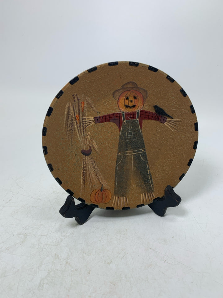SMALL PRIMITIVE STYLE PLATE W/ SCARECROW W/ STAND.