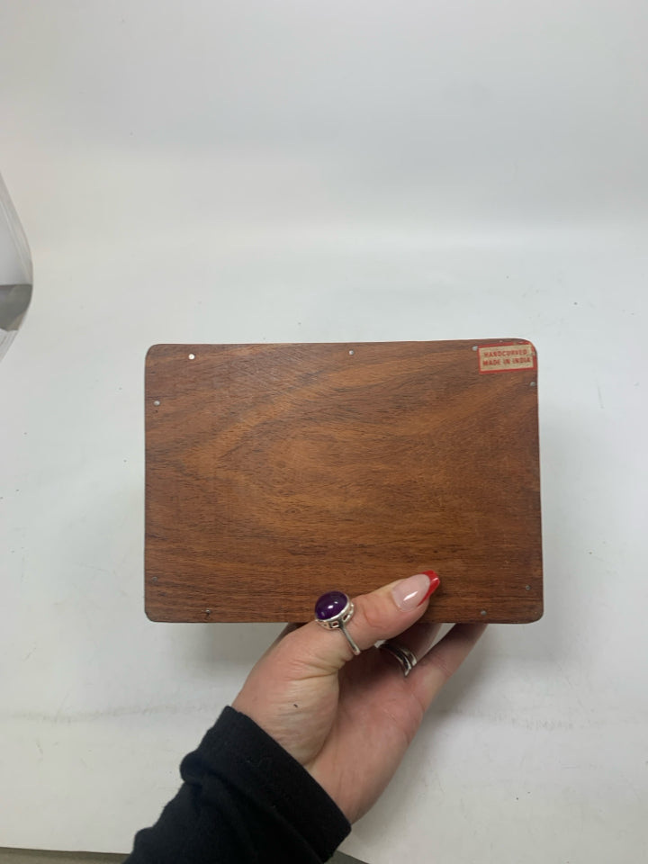 WOOD CARVED FLORAL JEWELRY BOX.