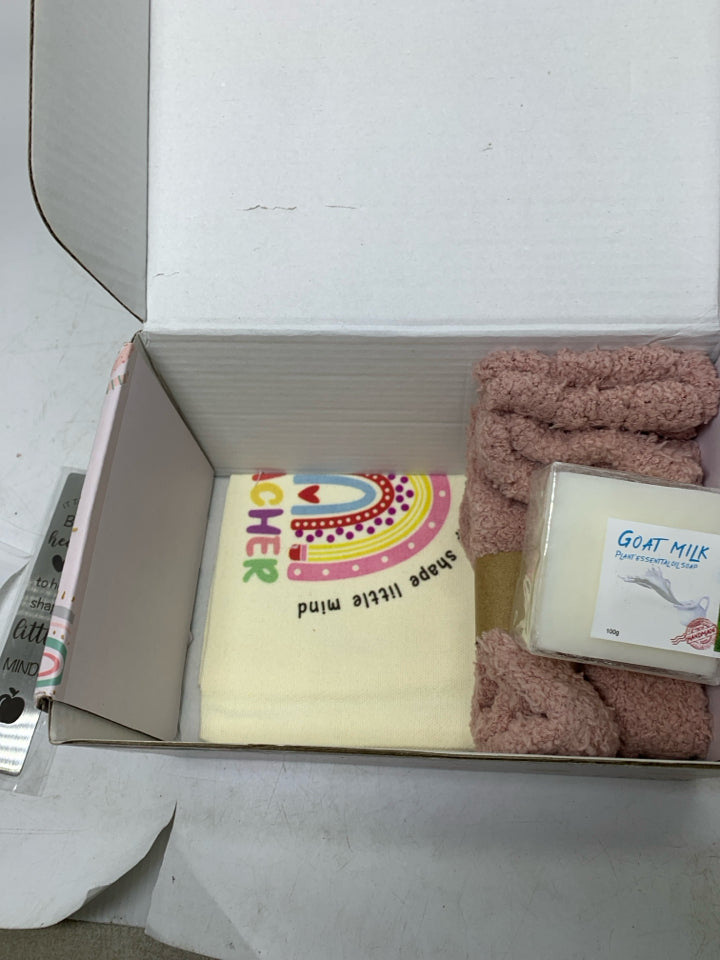 NIP BEST TEACHER EVER 6PC GIFT PACKAGE.