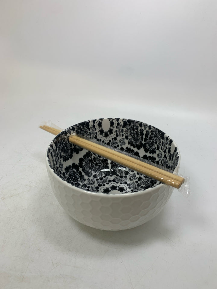 2 PC HONEY COMB EMBOSSED EXTERIOR W/ FLOWER INSIDE RAMEN BOWL CHOPSTICKS.
