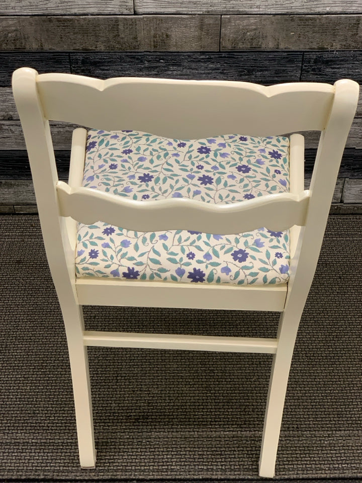 2 CREAM PAINTED SIDE CHAIRS W/BLUE FLORAL FABRIC SEAT.