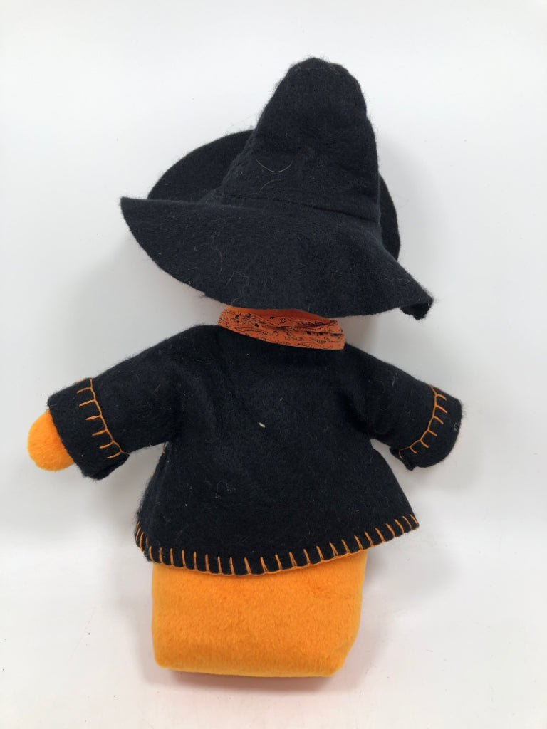 PUMPKIN WEIGHTED W/ WITCH HAT/TIE PLUSH.