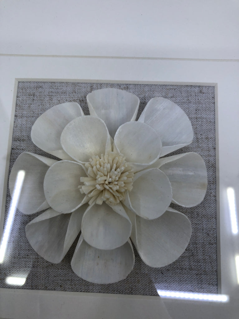 CREAM FLOWER SHADOW BOX W WHITE FRAME.