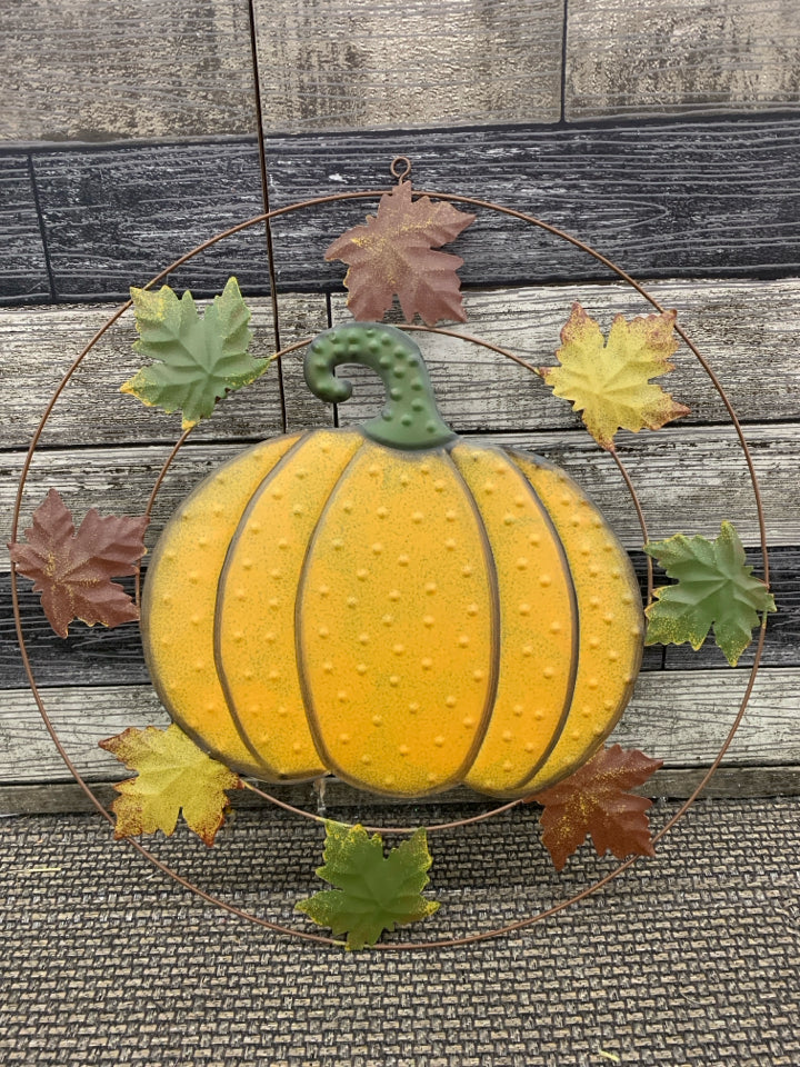 CIRCLE METAL PUMPKIN WALL ART W/ MAPLE LEAVES.